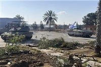 قصف مكثف على مدينة غزة والاحتلال يخطط لتقسيم الضفة الغربية وإنشاء مستوطنات بالقدس