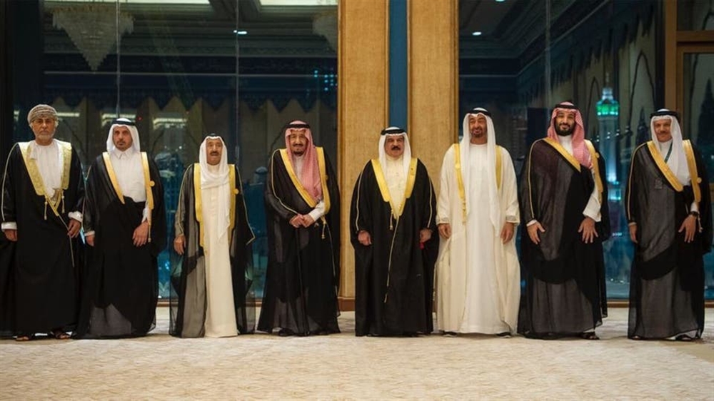 القمة الخليجية تدين هجمات الحوثيين على منشآت النفط السعودية
