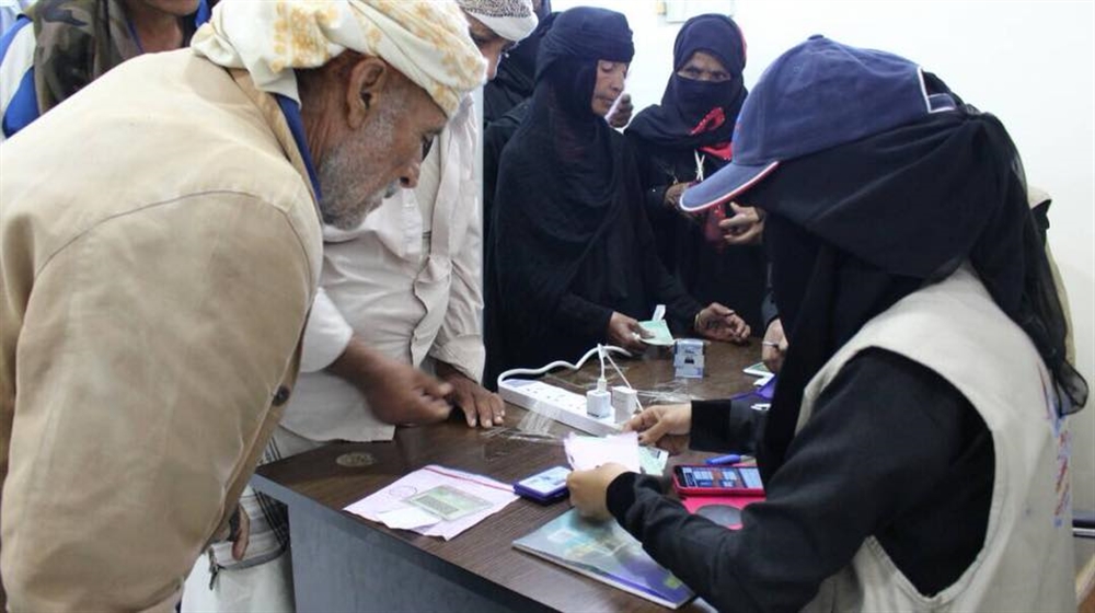 الحكومة تعلن بدء صرف الحوالات النقدية الطارئة لأكثر من مليون أسرة