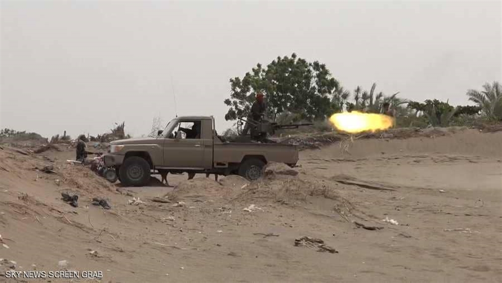 عقب مصرع قيادي ميداني.. الحوثيون يهاجمون مواقع الجيش في الحديدة