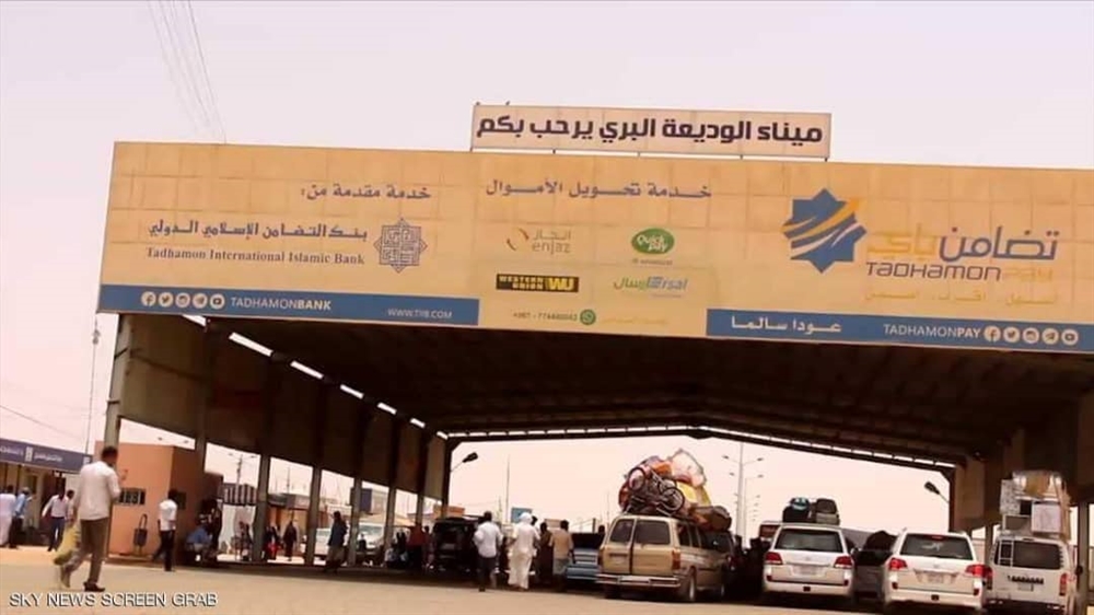 مسؤول يمني: الفساد وغياب الرقابة وراء المعاناة المستمرة في منفذ الوديعة