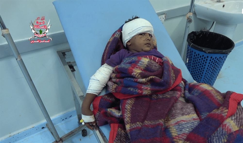 إصابة امرأة وطفلين بقصف حوثي على مخيم للنازحين جنوبي الحديدة