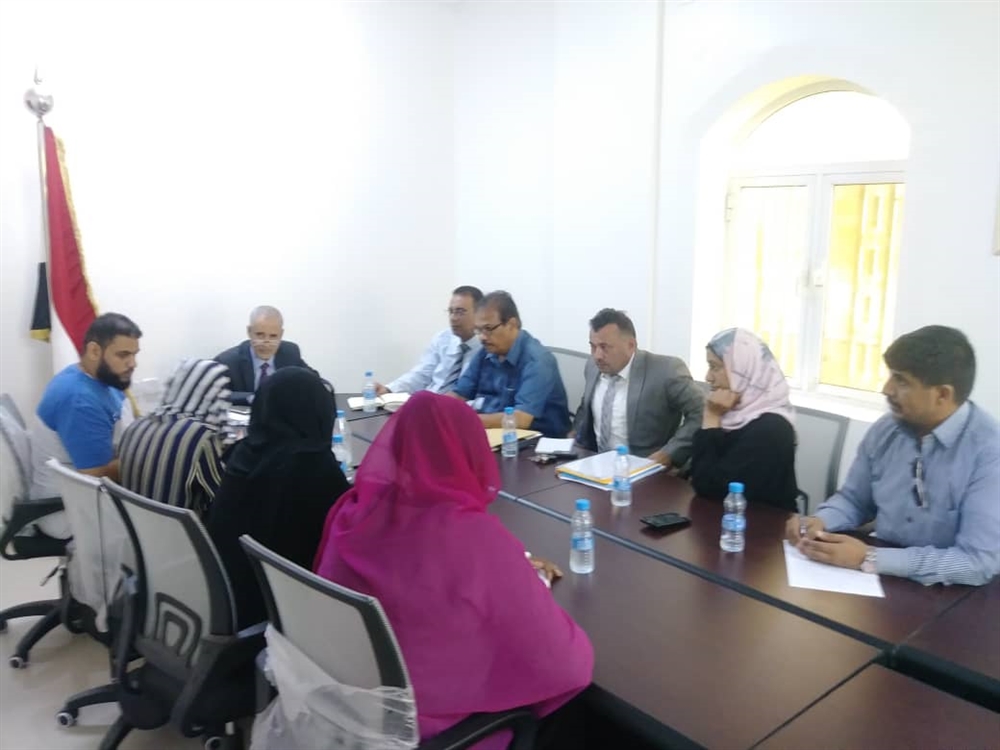 الصحة تدعو الصليب الأحمر لتوسيع نشاطها في 4 محافظات يمنية تشهد مواجهات عنيفة