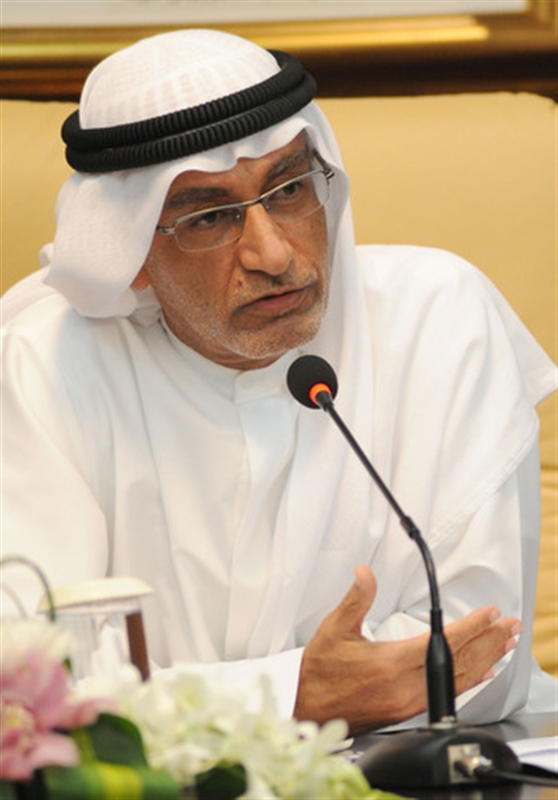 يمنيون يردون على مستشار بن زايد: "مصير الدول لا تقرره دولة طارئة"