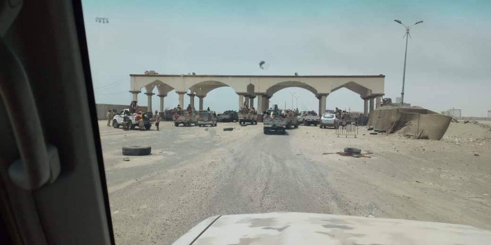 الجيش الوطني يسيطر على مداخل عدن والحكومة تدعو الانتقالي بتسليمها سلميا (صور)