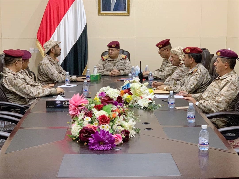 وزارة الدفاع: أكثر من 300 قتيل وجريح من الجيش الوطني ضحايا قصف الطيران الإماراتي