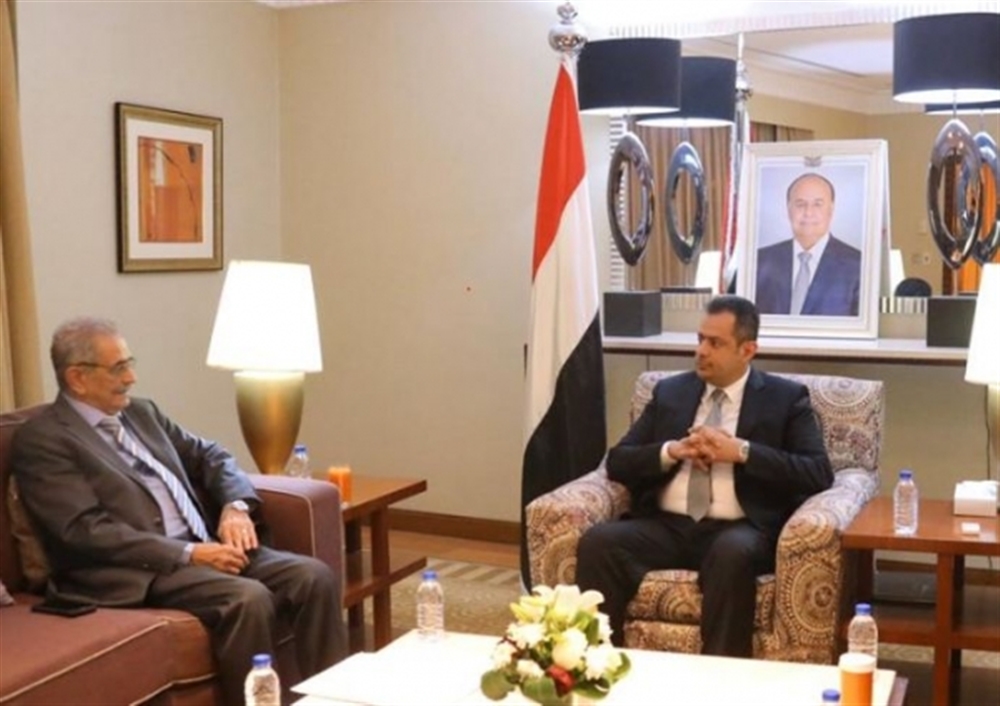 الحكومة توجه البنك المركزي باتخاذ الإجراءات اللازمة للحد من انهيار العملة