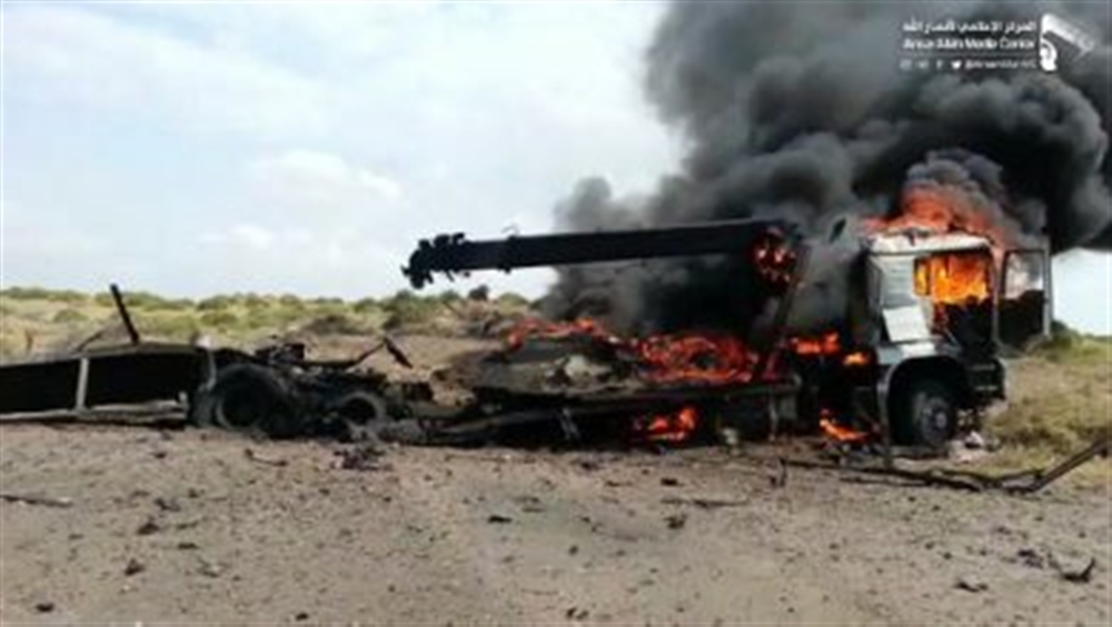 مسلحون يحرقون شحنة نفط كانت في طريقها من مأرب إلى شبوة