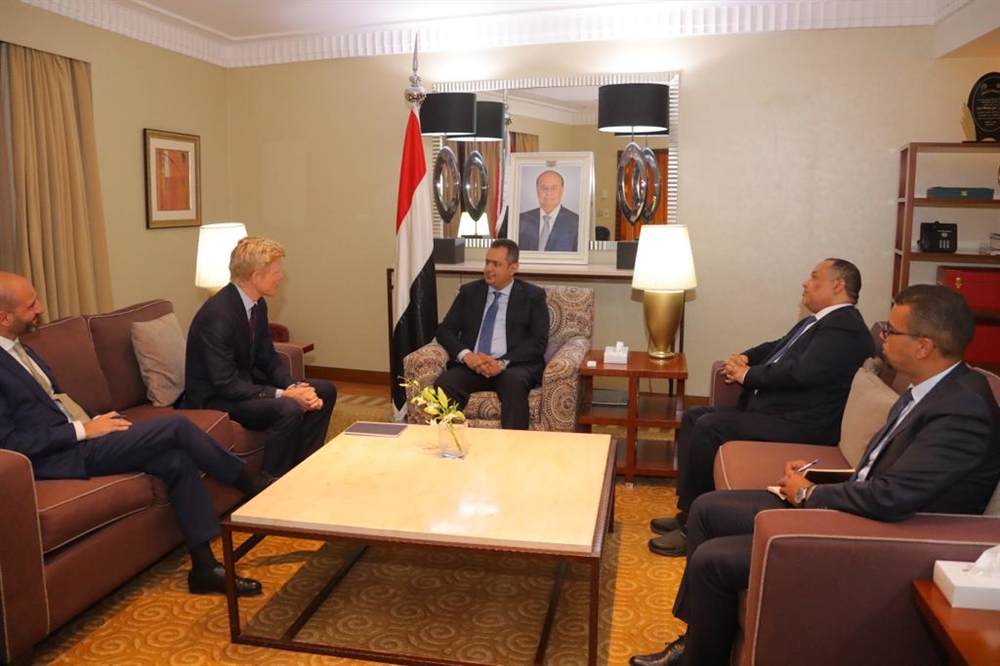 رئيس الوزراء: العائدات الضريبية من سفن النفط ستصرف رواتب لموظفي الدولة
