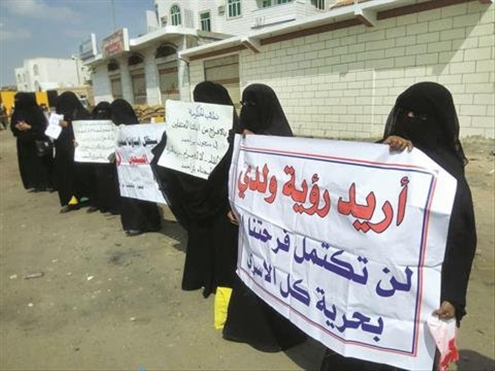 العشرات من المعتقلين في سجن بئر أحمد يعلنون الأضراب عن الطعام