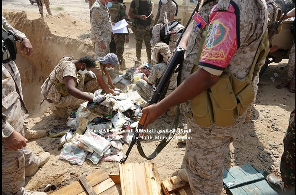 قوات الجيش تتلف كمية من الحشيش المخدر في حجة