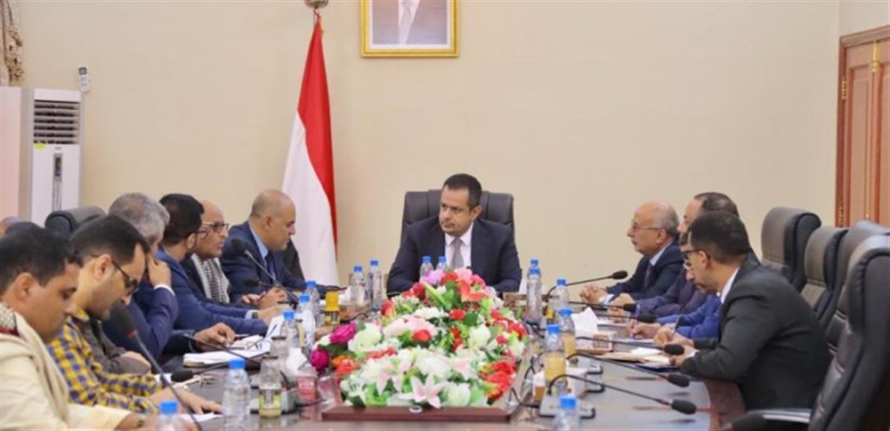 رئيس الوزراء يوجه بمعالجة الازدواج الوظيفي في تعز