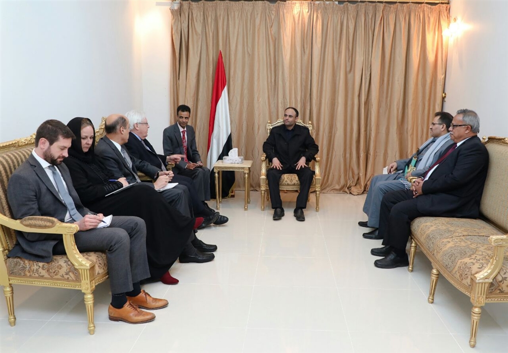 الحوثيون يطالبون "غريفيث" بالتحرك الجاد لفتح مطار صنعاء