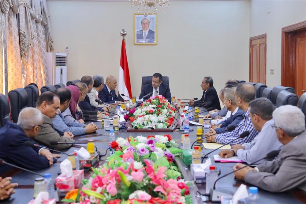 رئيس الوزراء: هناك من يريد لتعز أن تبقى أسيرة للفوضى