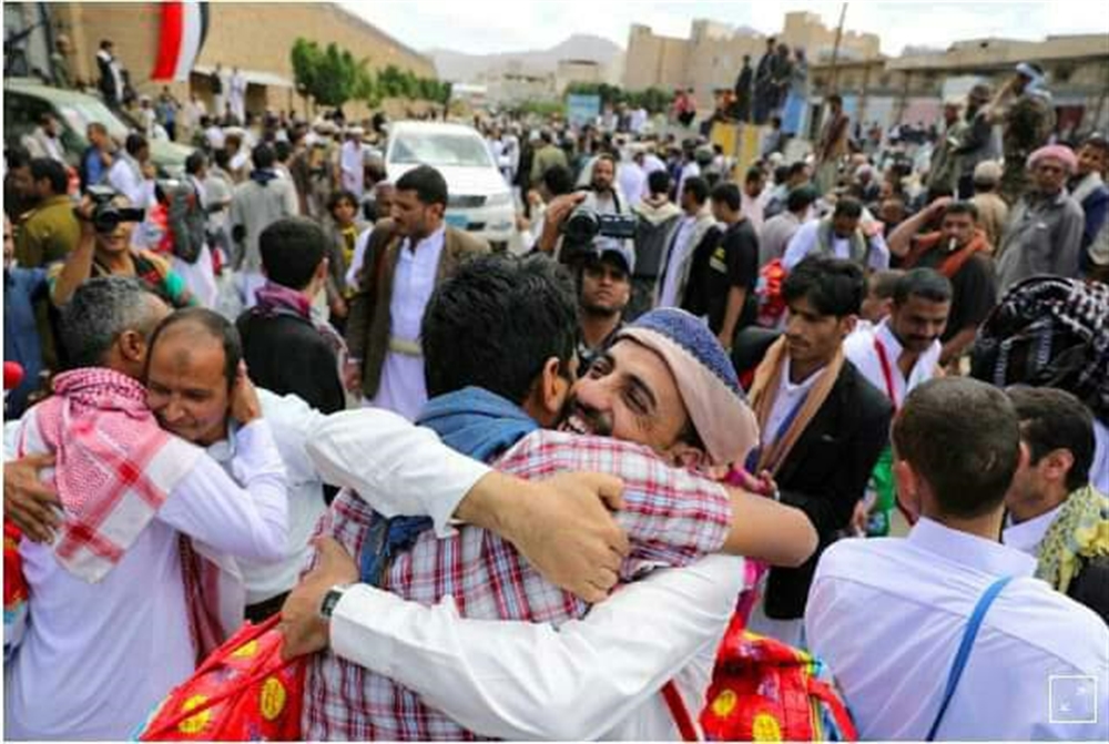 تعز: الإفراج عن 135 أسير ومختطف في صفقة تبادل بين الجيش والحوثيين