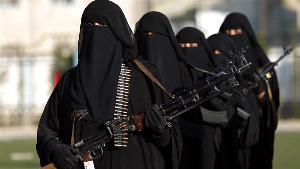 الحكومة تتهم الحوثيين بتجنيد طالبات المدارس واستخدامهن في أعمال أمنية