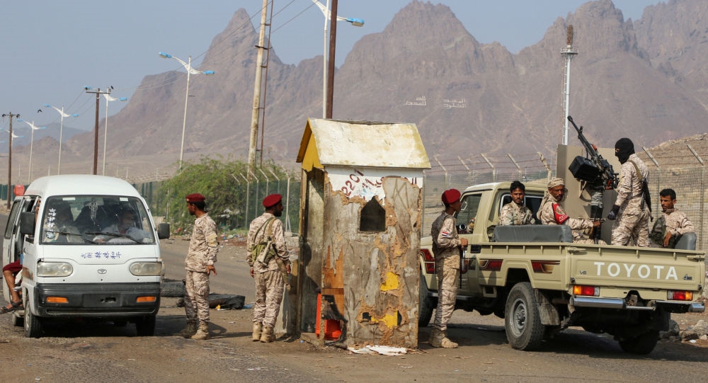 صحافية سعودية تقترح بناء جدار عازل بين شمال اليمن وجنوبه ومغردون يسخرون