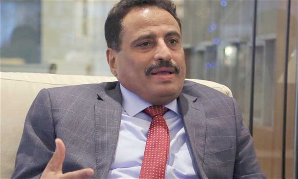 وزير في الشرعية يتهم التحالف بأضعاف الجيش ويطالب رئيس الوزراء بالعودة إلى الرياض