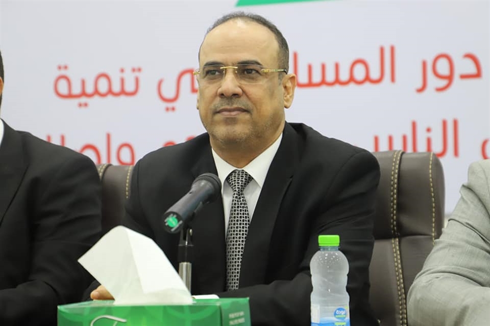 وزير يمني يطالب التحالف بالكشف عن الجهة التي استهدفت معسكر مأرب