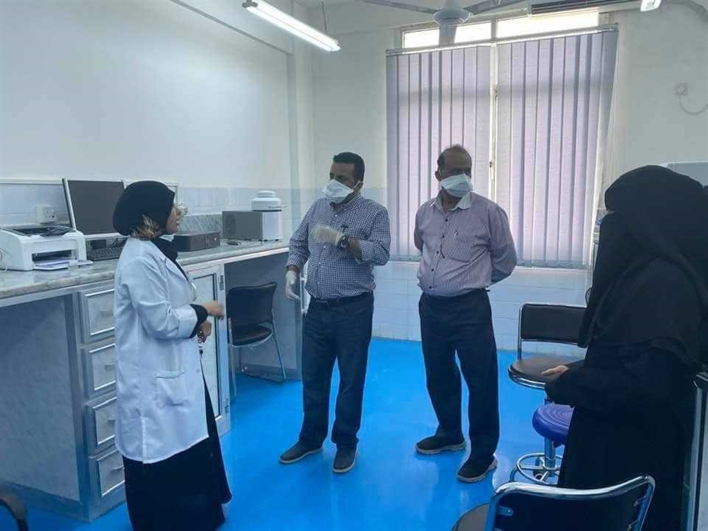 مسؤول حكومي ينفي ادعاءات الحوثيين بشأن عدم صلاحية أجهزة فحص كورونا