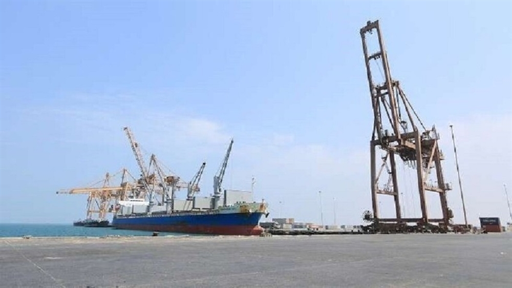 الحوثيون يقولون إن التحالف يحتجز 17 سفينة نفط ومواد غذائية
