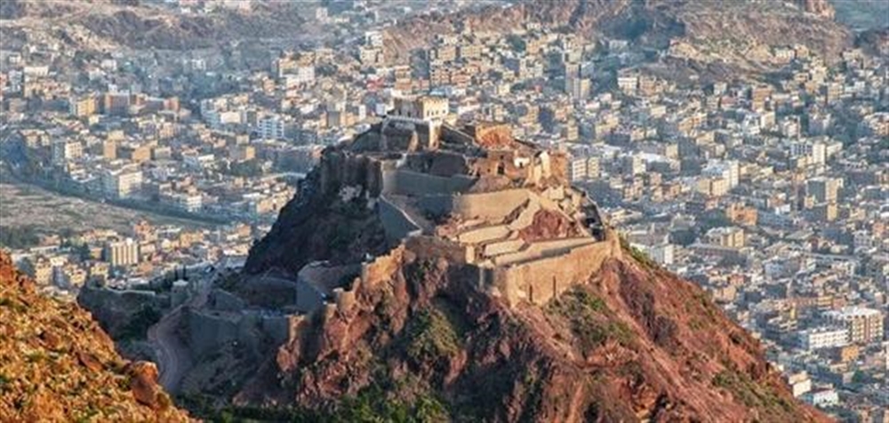 إصلاح تعز يدين الاعتداء على مبنى المحافظة من قبل مجاميع مسلحة