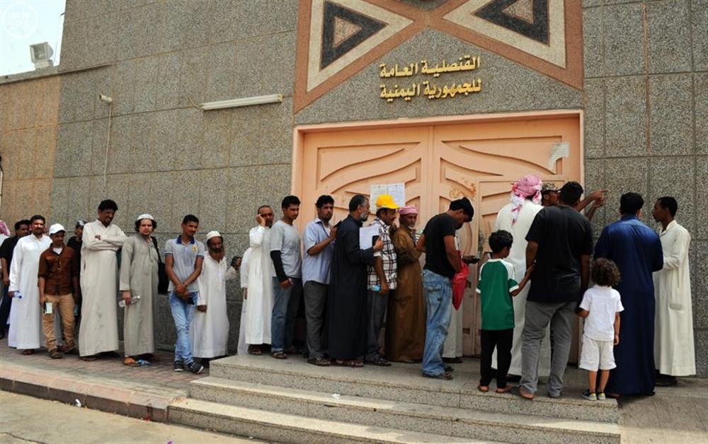 سفارة اليمن بالرياض تؤكد القيام بمسئوليتها وتقول أنها لم تتلقى شكاوى من رعاياها
