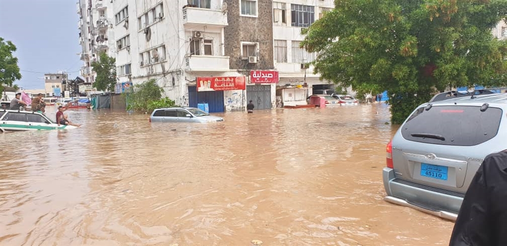 الحكومة تدعم محافظة عدن بمليار ريال لمواجهة آثار المنخفض الجوي