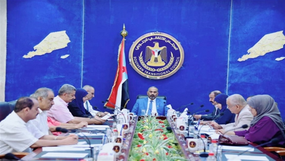 الانتقالي يرد على اتهامات الحكومة له بمنعها من العودة إلى عدن