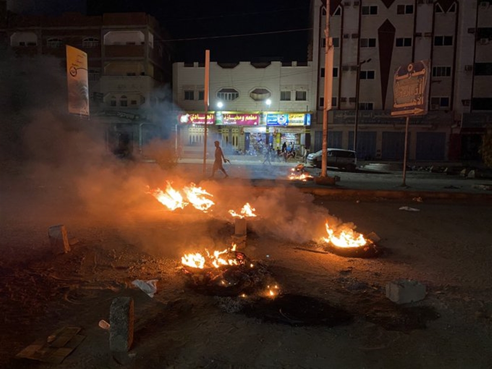 احتجاجات في عدن وحضرموت تنديدًا بانقطاع الكهرباء