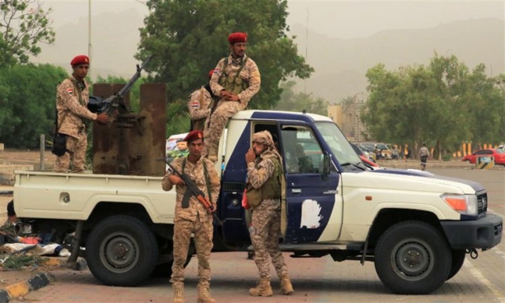 "الانتقالي" ينشر قواته في شوارع عدن ويسيطر على مؤسسات حكومية