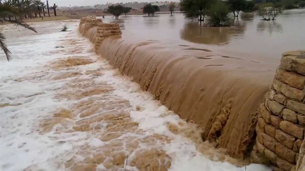 الارصاد يتوقع استمرار هطول امطار غزيرة ويدعو المواطنين لتوخي الحذر