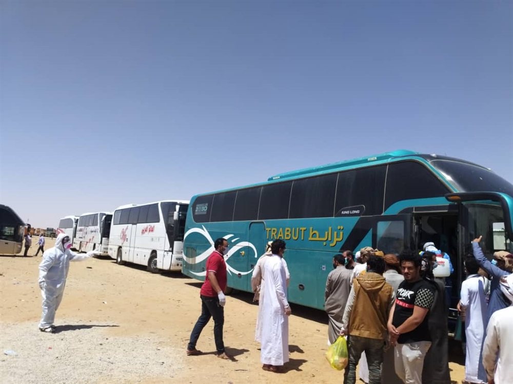الحكومة توجه بدخول العالقين اليمنيين في "شرورة" السعودية
