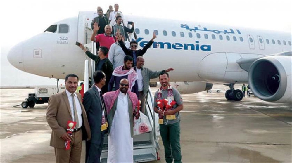 وصول 293 مواطنا يمنيا من العالقين في الخارج إلى مطار الريان بالمكلا
