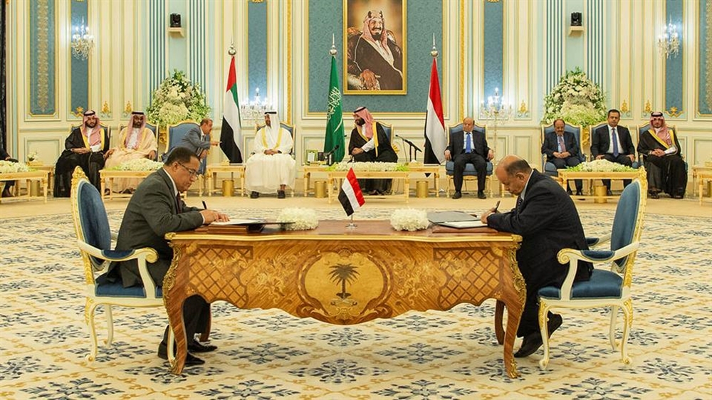 صحيفة لندنية: مشاورات غير مباشرة بين الحكومة والانتقالي لتنفيذ الشق السياسي من اتفاق الرياض