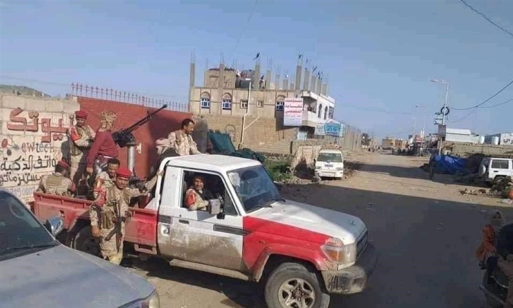 التوتر يعود مجددًا في تعز.. اشتباكات بين الشرطة وقوات مدعومة إماراتيًا في التربة ومسلحين يعترضون قائد اللواء 35