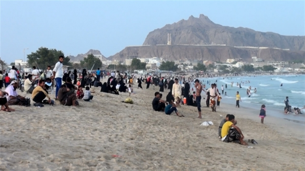 خفر السواحل تعلن إنقاذ ثلاثة مواطنين من الغرق بعدن