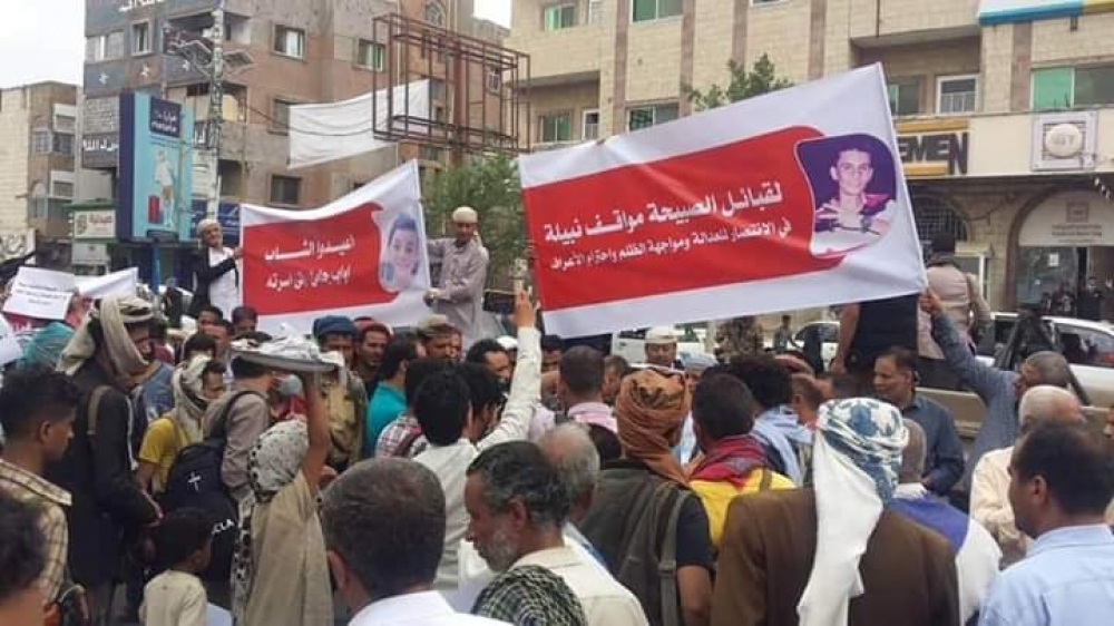 تعز: وقفة احتجاجية تطالب بالإفراج عن نجل مسؤول محلي مختطف في لحج