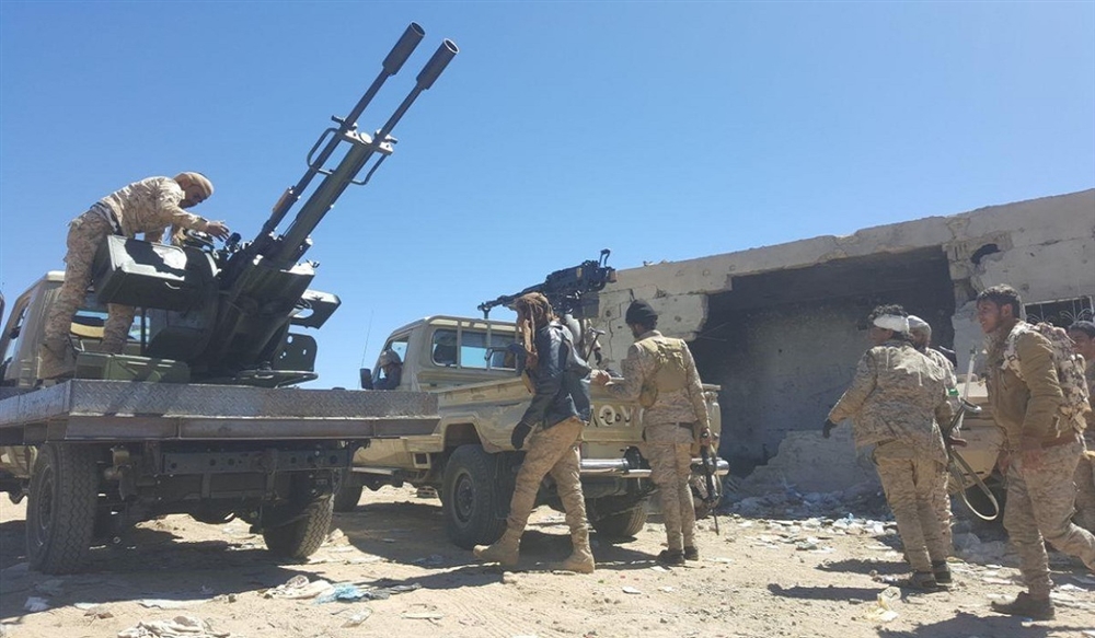 مارب : سقوط عدة مواقع عسكرية بيد مليشيا الحوثي والجيش والقبائل يدفعان بتعزيزات
