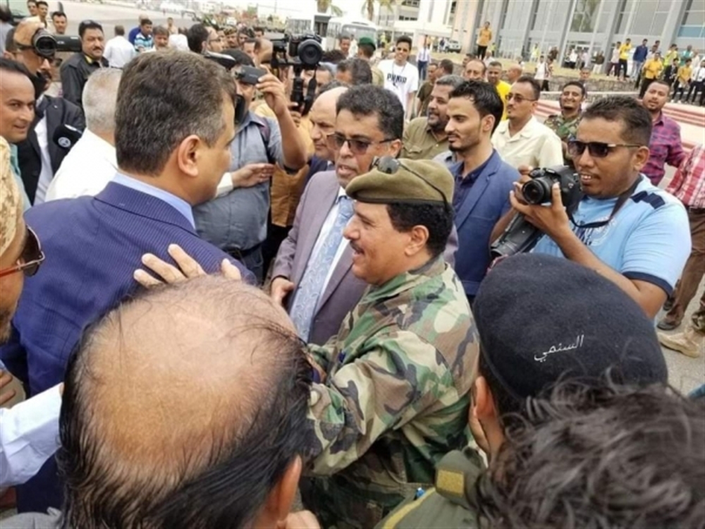 بعد إعلان الانتقالي تعليق المشاورات.. "لملس" يصل عدن