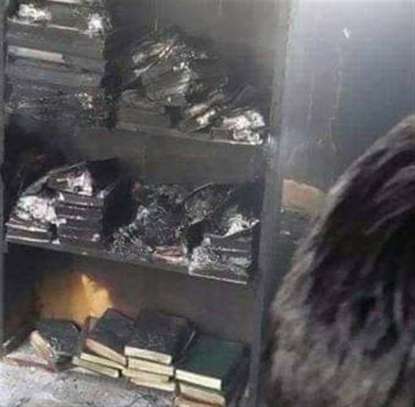 مليشيا الحوثي تضرم النار في "مسجد" واحتراق أكثر من 100 مصحف