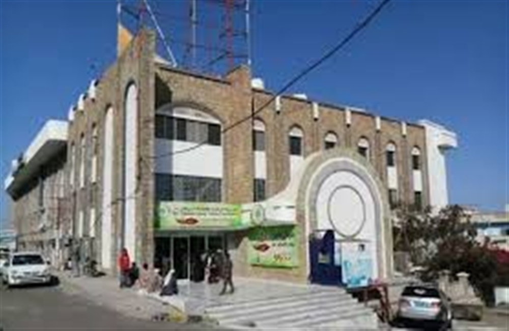 جريحان بين الموظفين بقصف حوثي على مركز طبي بتعز