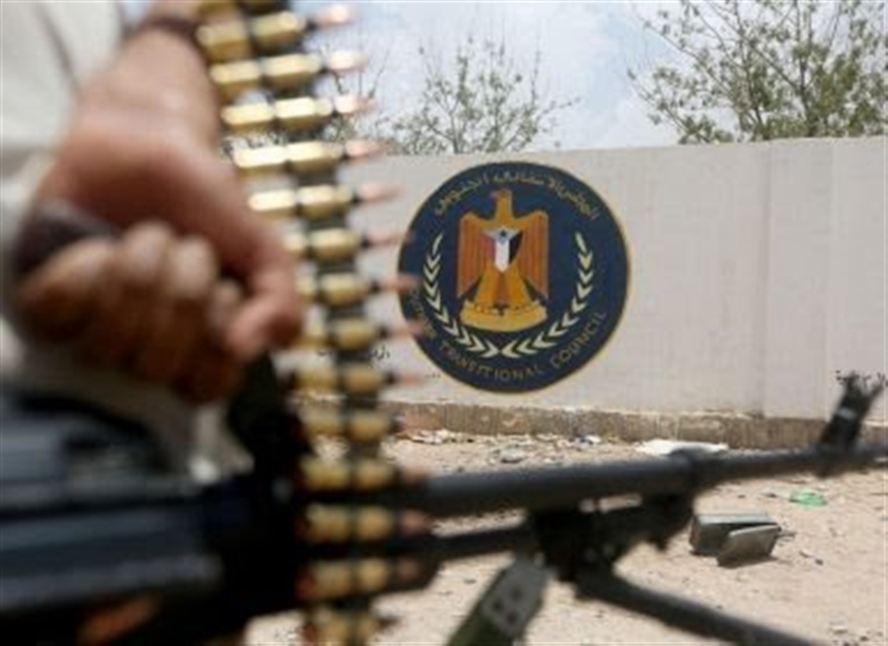 هل وقعت الشرعية في الفخ؟...الانتقالي تراجع ولم ينسحب من أبين