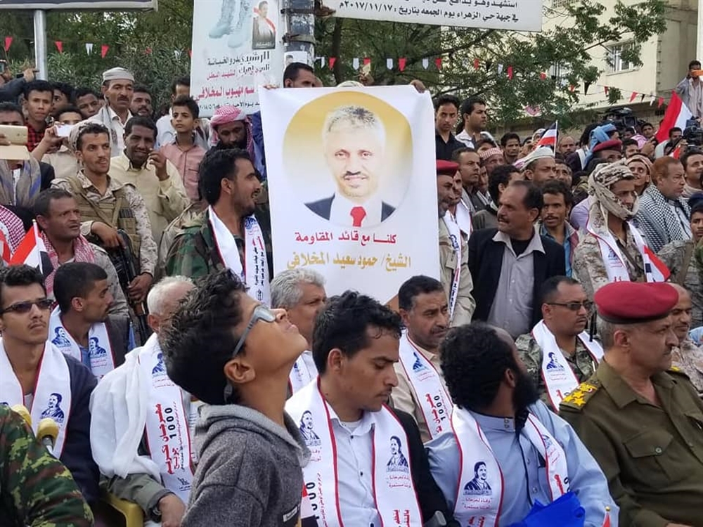 جرحى تعز المكرمين في ساحة الحرية ينضمون إلى احتجاجات غاضبة من انهيار العملة والخدمات