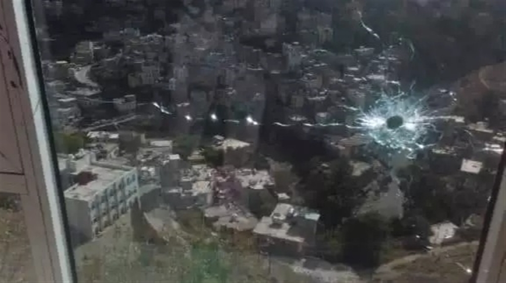 مجهولون يهاجمون منزل مسئول حوثي في إب