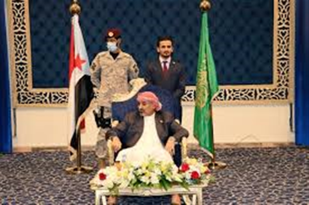 هاجم الاخوان واعتبر الحكومة السابقة "عفاشية"... كاتب سعودي شهير : الانتقالي سيعيد هيكلة الحكومة اليمنية واتفاق الرياض سيضبط العقلية الشمالية