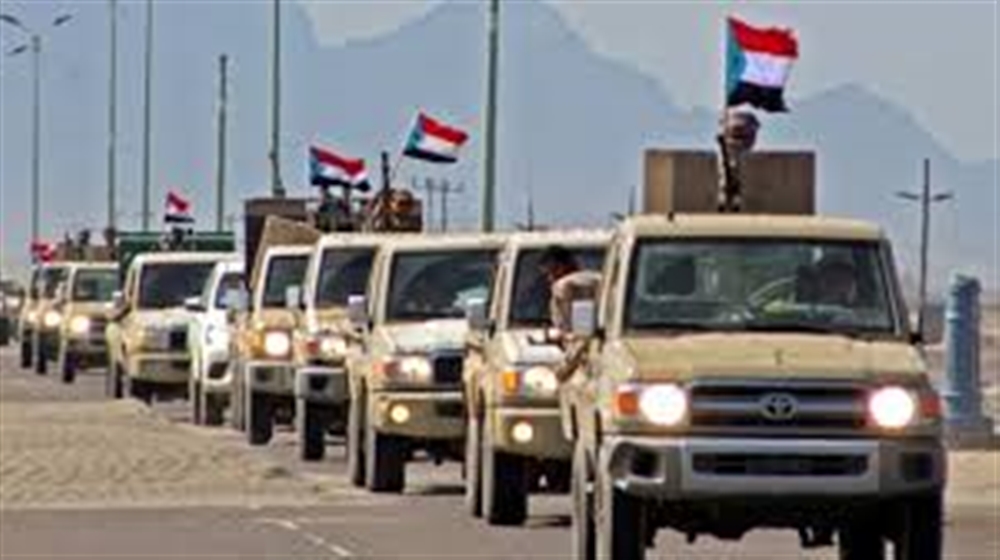 نصب نقاطا بين أبين وعدن... الانتقالي يتراجع عن إلتزاماته باتفاق الرياض ويرفض الخروج من المعسكرات