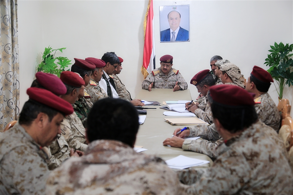 شدد على معالجة أوجه القصور والاختلالات... وزير الدفاع: المرحلة تقتضي تضافر الجهود للقضاء على الانقلاب الحوثي