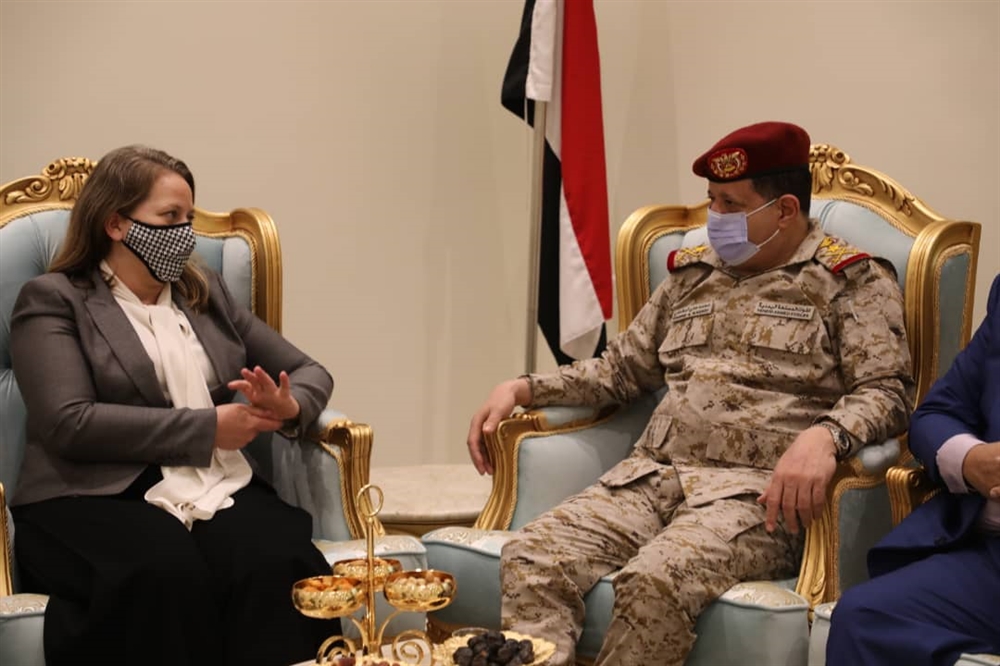 وزير الدفاع يبحث مع مسؤولين أمريكيين تعزيز التعاون العسكري