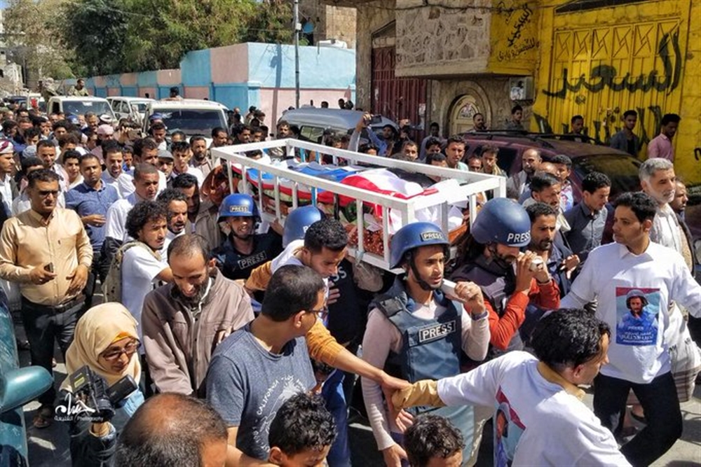 تشيع جثمان الصحفي أديب الجناني إلى مثواه الأخير بمقبرة الشهداء بتعز